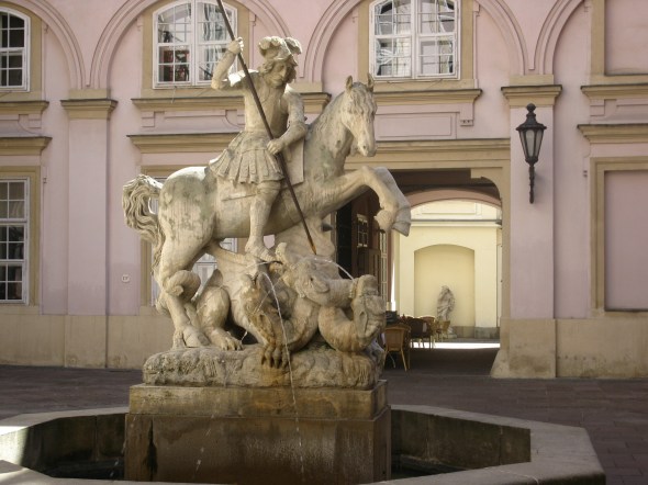 Statua San Giorgio palazzo Primaziale Bratislava